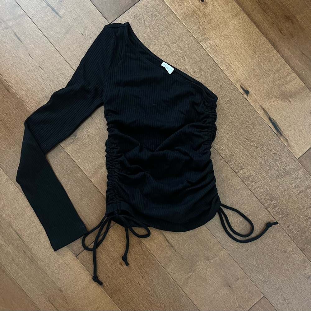 NWOT Aritzia one shoulder ruched side top